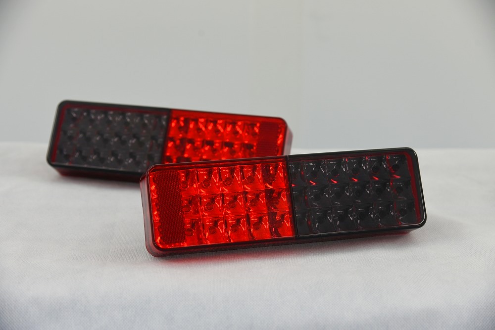 社外バンパー用スモーク小型LEDテール　